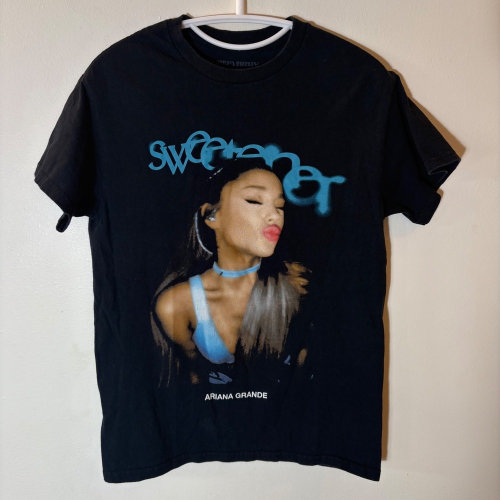 Ariana Grande Sweetener Graphic T-Shirt Black‎ Size Medium